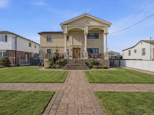 House for sale in Queens, Arverne