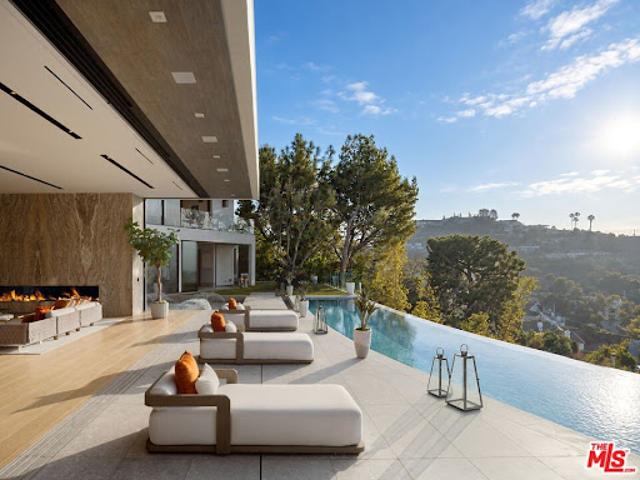House for sale in Los Angeles, Los Angeles County