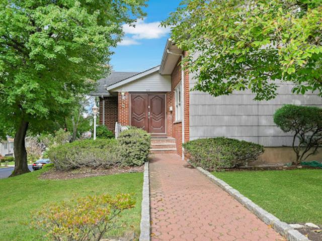 House for sale in Englewood Cliffs, Bergen County