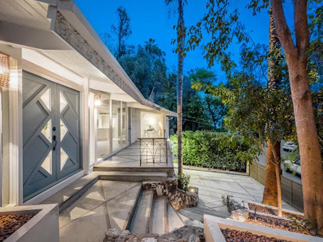 House for sale in Beverly Hills