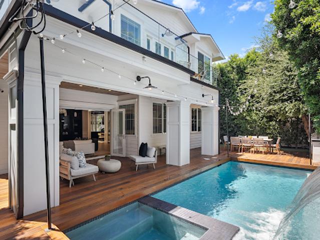 House for sale in Encino