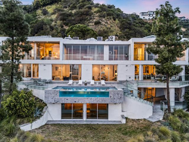 House for sale in Canoga Park, California
