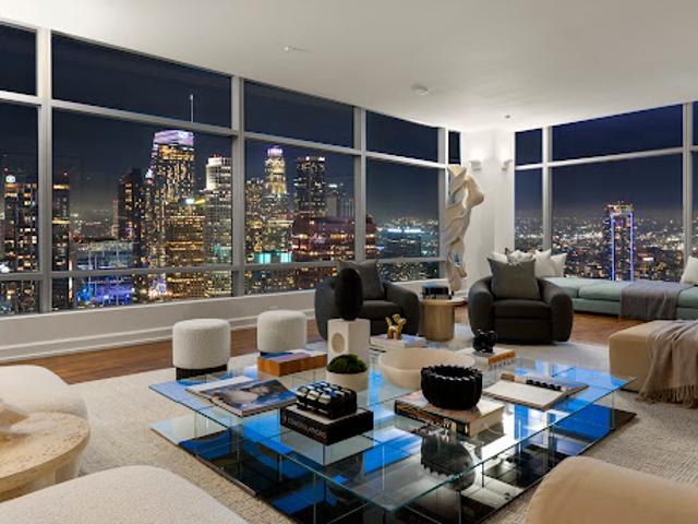 Apartment for sale in Canoga Park, California