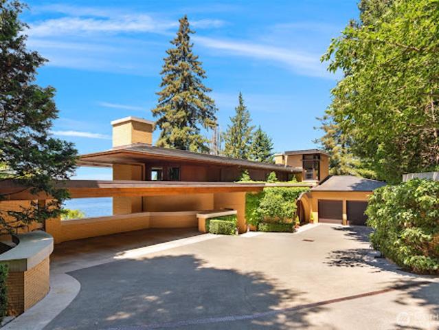 House for sale in Bellevue, Washington