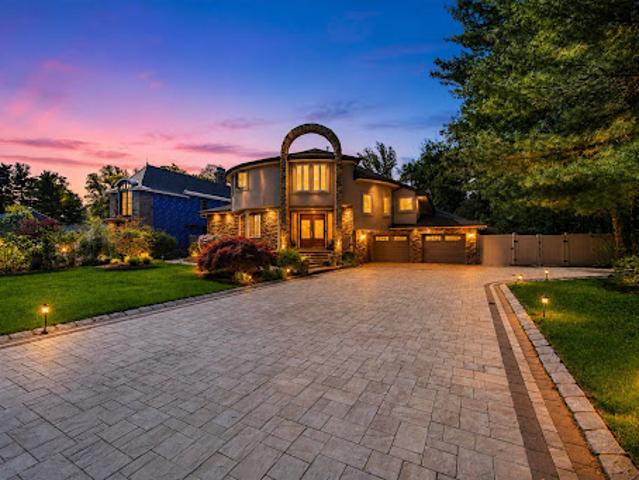 House for sale in Paramus, New Jersey