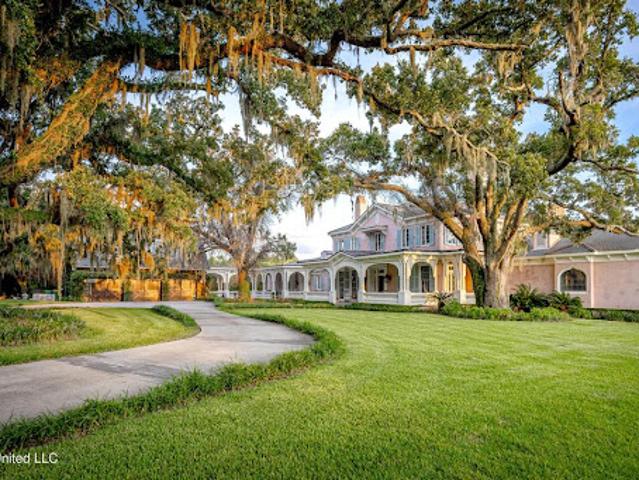 House for sale in Ocean Springs, Mississippi