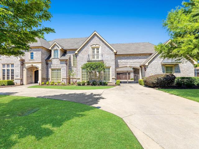 House for sale in Farmers Branch, Texas