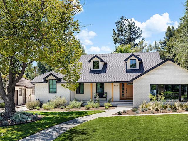 House for sale in La Canada Flintridge, California