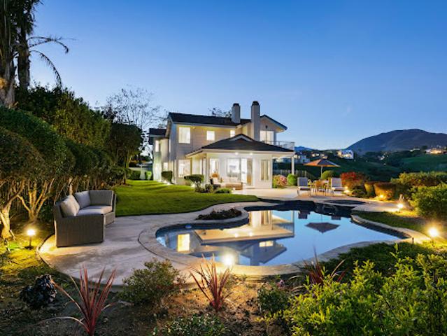 House for sale in Malibu