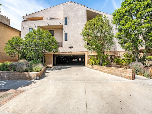 House for sale in Valley Village