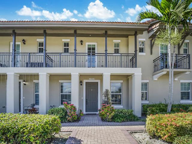 House for sale in Pembroke Pines, Florida