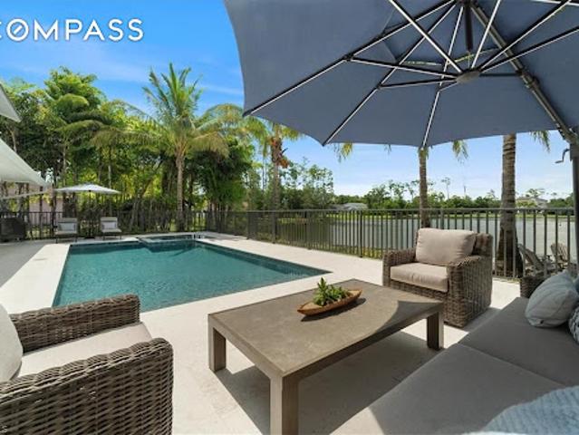 House for sale in Naples