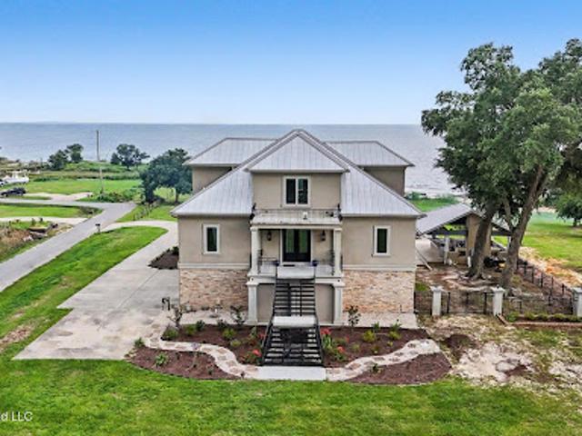 House for sale in Ocean Springs, Mississippi