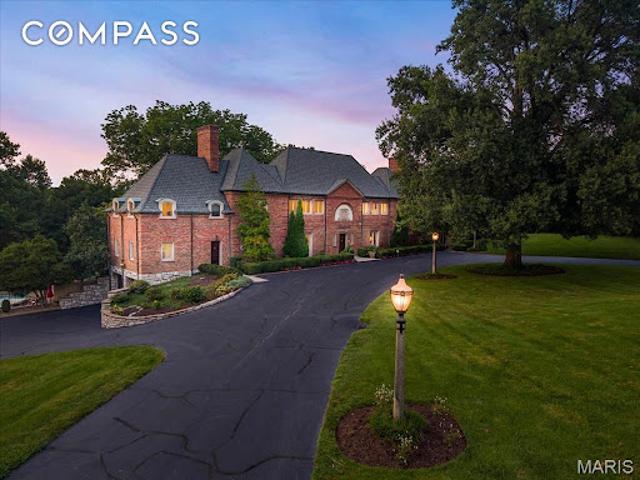 House for sale in Saint Louis
