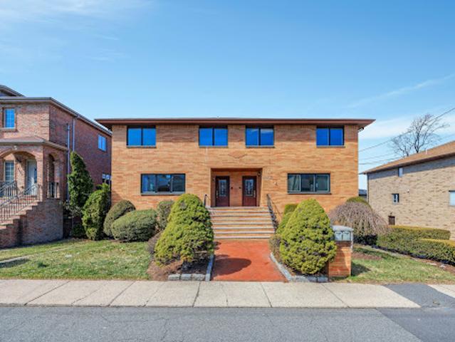 House for sale in Fort Lee, New Jersey