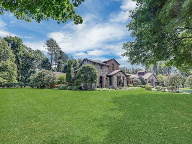 House for sale in Franklin Lakes, New Jersey