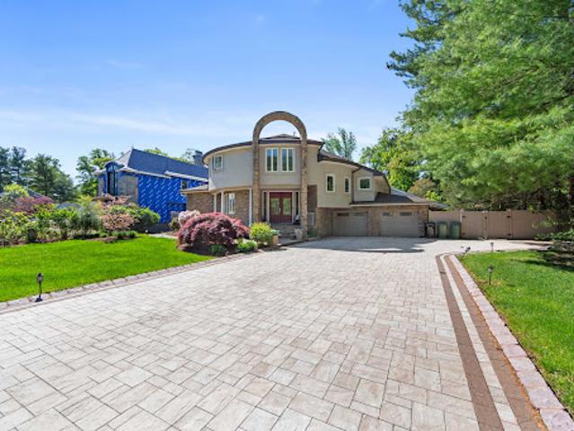 House for sale in Paramus, New Jersey