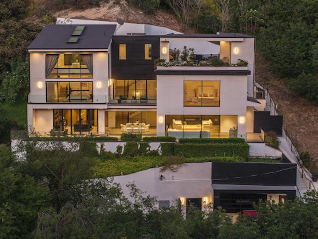 House for sale in Sherman Oaks Neighborhood Council District, Canoga Park