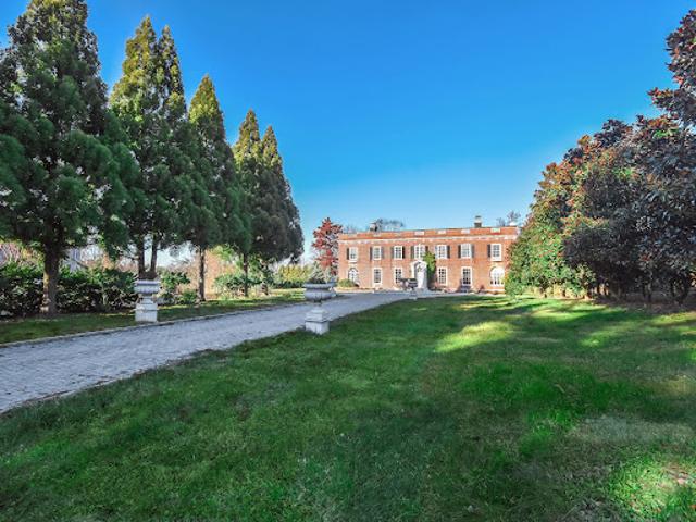 House for sale in Port Washington, Nassau County