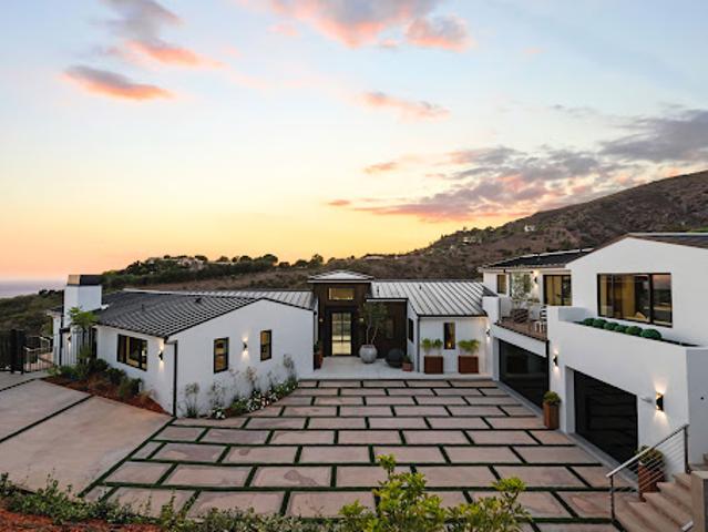 House for sale in Malibu