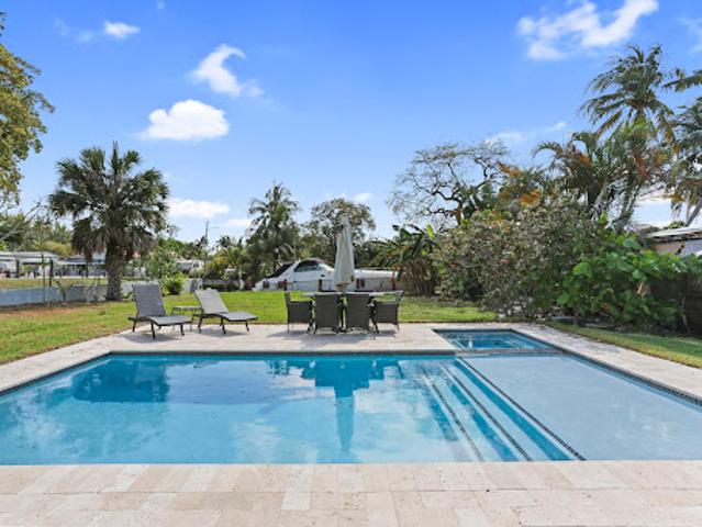 House for sale in Dania