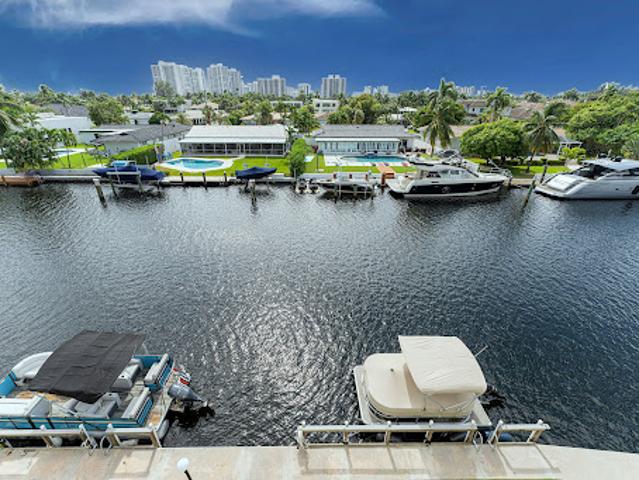 House for sale in Hallandale