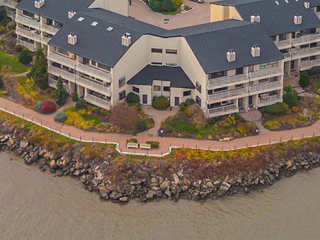 House for sale in Edgewater, New Jersey