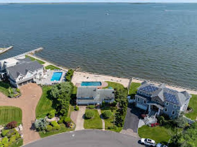 House for sale in West Islip