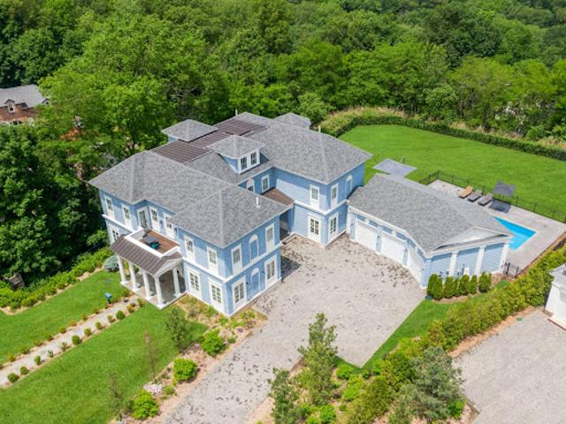 House for sale in The Bronx, Arverne