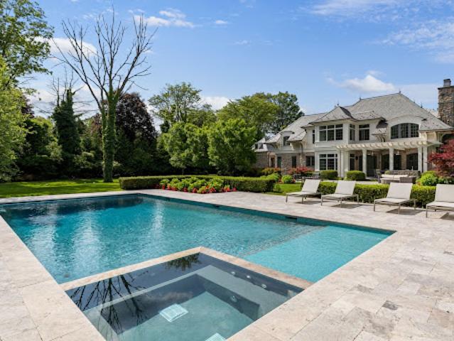 House for sale in Old Westbury