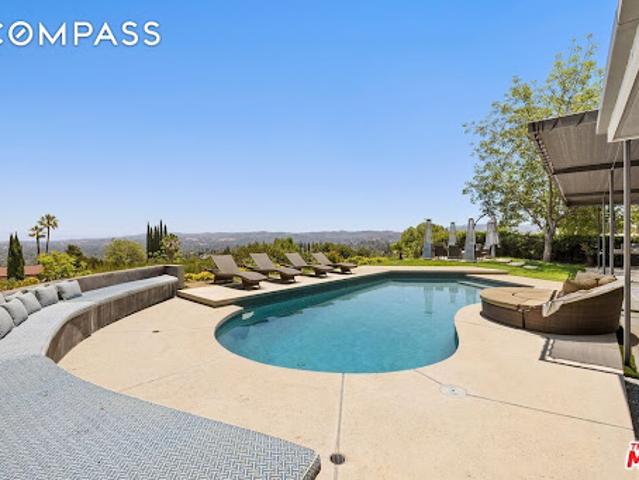 House for sale in Woodland Hills-Warner Center Neighborhood Council District, Canoga Park
