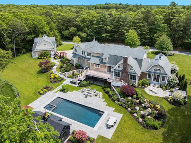 House for sale in Osterville