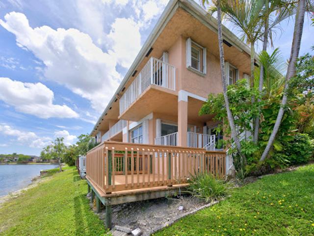 House for sale in Oakland Park, Florida