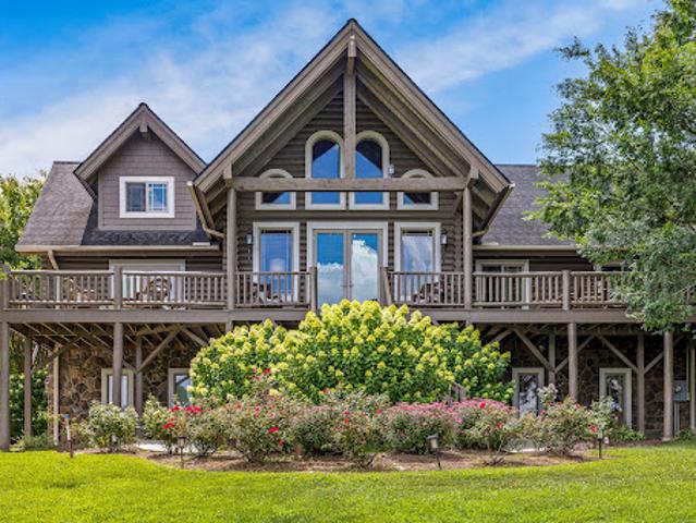 House for sale in Hendersonville House for sale in Hendersonville