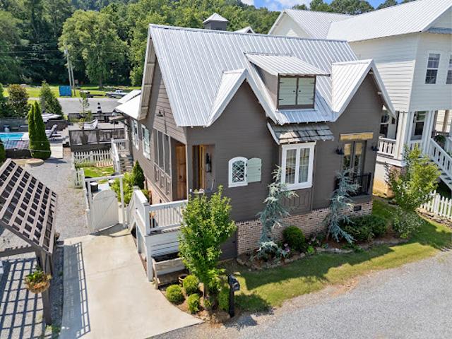 House for sale in Guntersville, Alabama