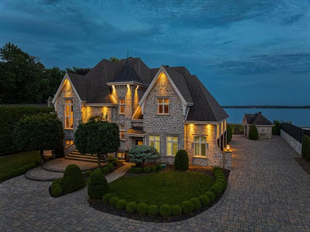 House for sale in Sainte-marthe-sur-le-lac, Quebec