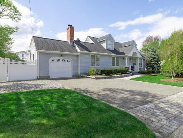 House for sale in Smithtown, New York