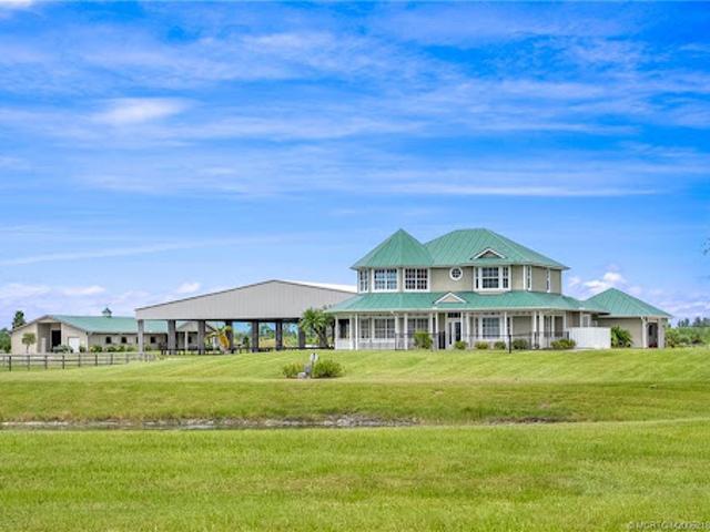 House for sale in Indiantown, Florida