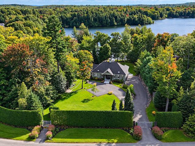 House for sale in Sainte-Anne-des-Lacs, Laurentides