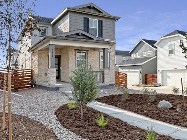 House for sale in Aurora