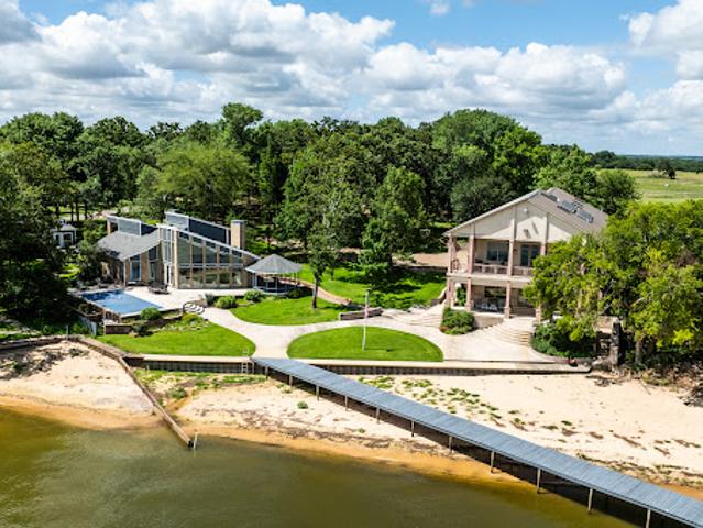 House for sale in Henderson, Texas