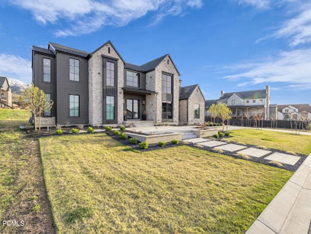 House for sale in Woodland Hills, California