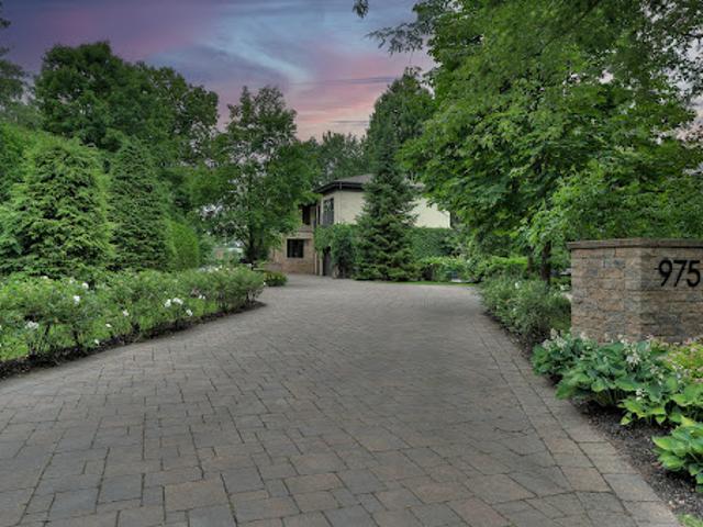 House for sale in Otterburn Park