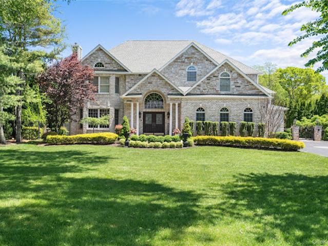 House for sale in East Islip