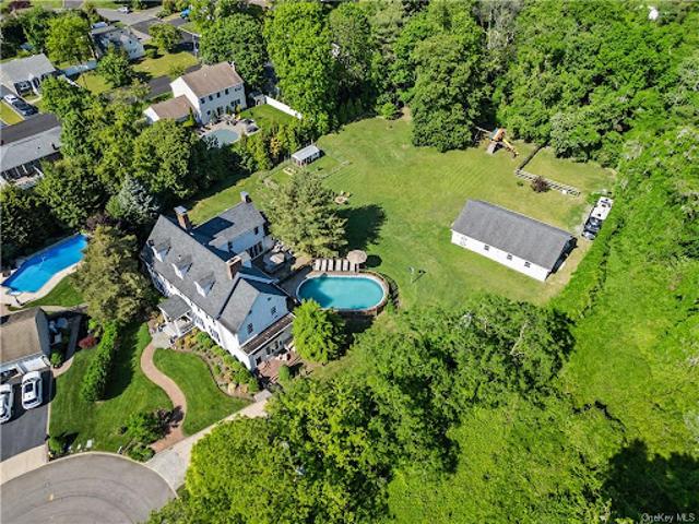 House for sale in East Islip