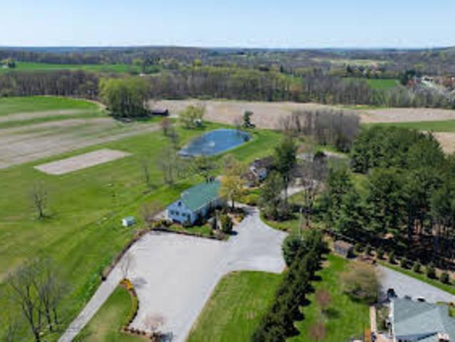 House for sale in Spring Grove
