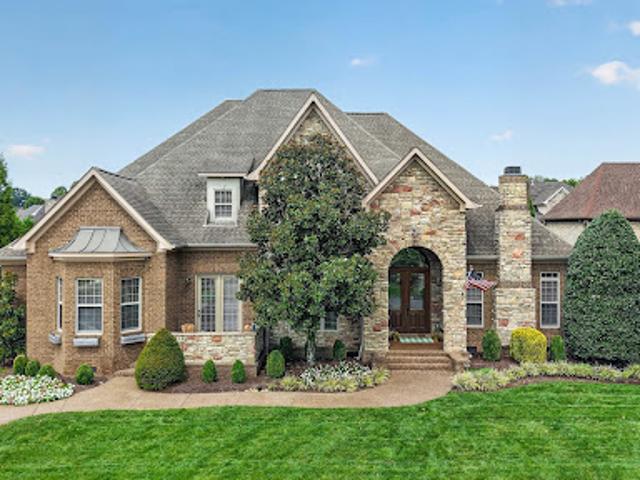 House for sale in Hendersonville, Middle Tennessee