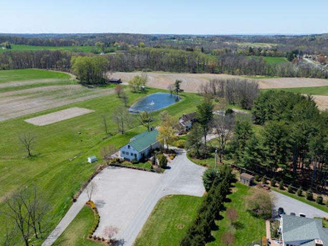House for sale in Spring Grove