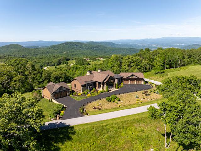 House for sale in Hendersonville