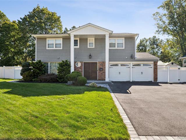 House for sale in Old Bethpage, Nassau County